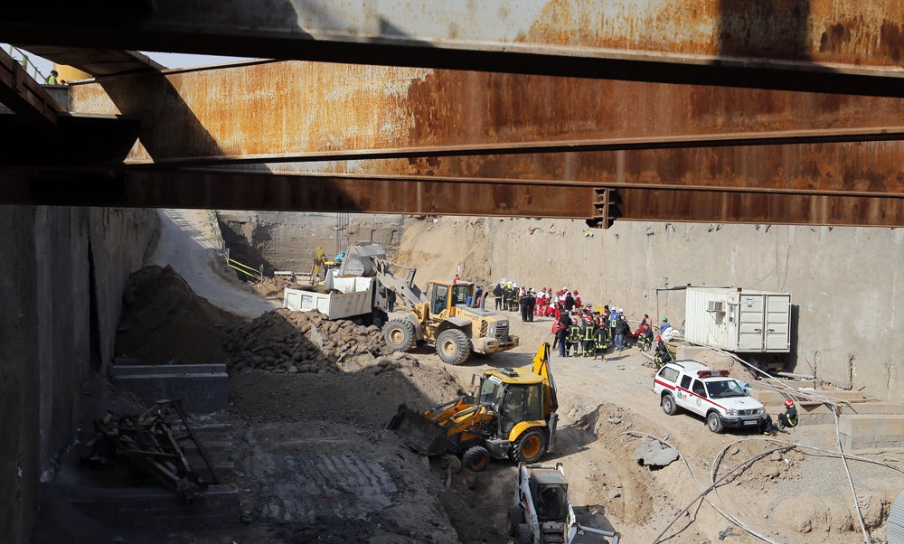 تصاویر : ریزش تونل مترو در قم