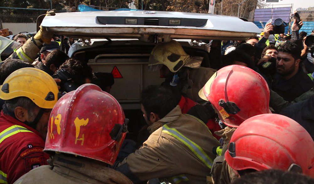 تصاویر : پیدا شدن پیکرهای دو آتش نشان در هفتمین روز از حادثه پلاسکو