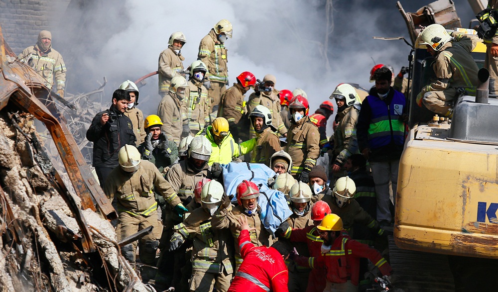 تصاویر : پیدا شدن پیکرهای دو آتش نشان در هفتمین روز از حادثه پلاسکو