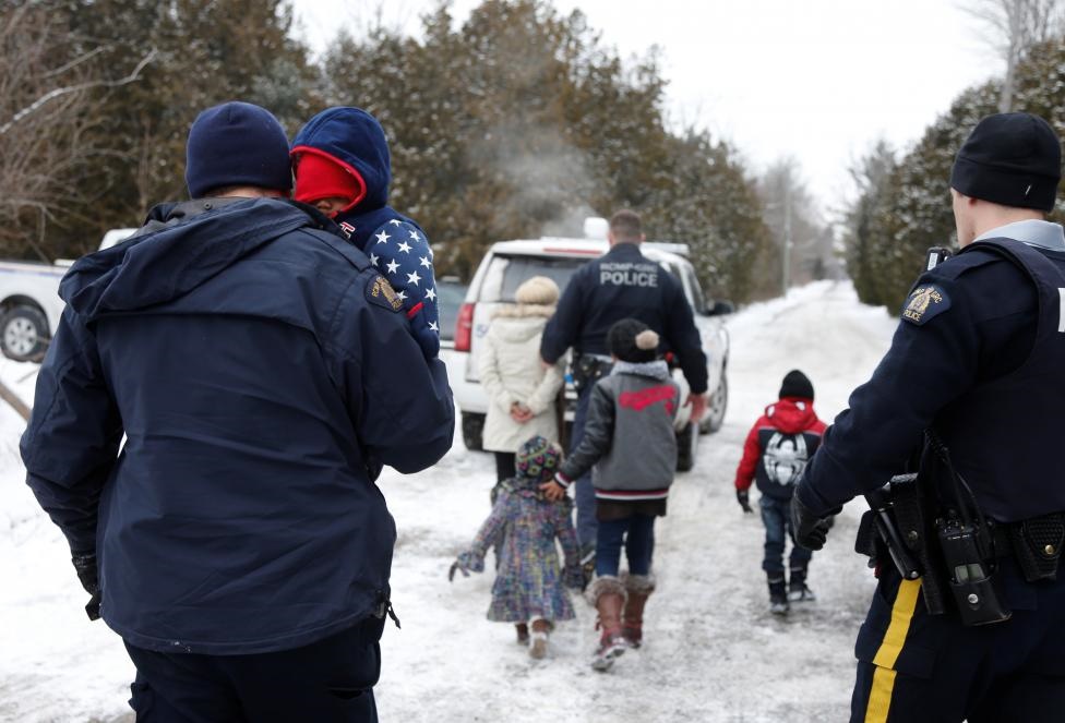 تصاویر : فرار مهاجران آمریکایی به کانادا پس از تصمیمات ترامپ
