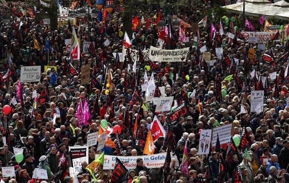 تصاویر : تظاهرات علیه اوباما در آلمان