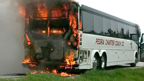 آتش سوزی اتوبوس حامل 40 دانش آموز+ عکس