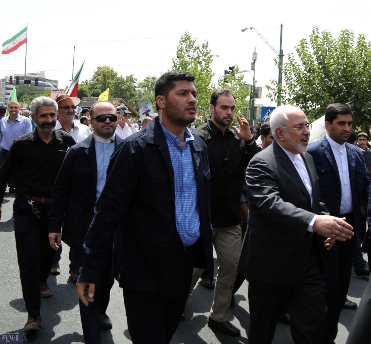 راهپیمایی ظریف در روز قدس مقابل تئاتر شهر/ تصویر