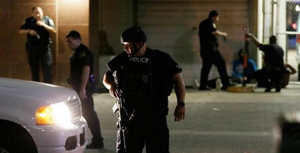 تصاویر : تیراندازی مرگبار به سوی پلیس تگزاس