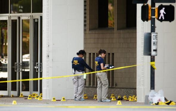 تصاویر : تیراندازی مرگبار به سوی پلیس تگزاس