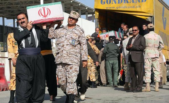 تصاویر : ورود پیکرهای ۳۱ شهید دفاع مقدس به ایران
