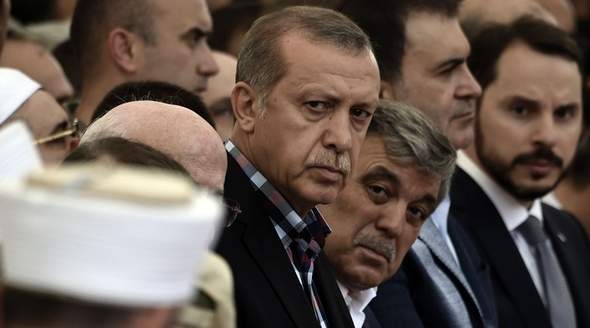 تصاویر : اردوغان زیر تابوت قربانیان کودتا