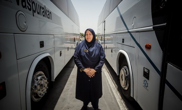 تصاویر : زنی که راننده اتوبوس شد