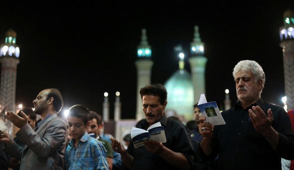 تصاویر : مراسم احیاء شب 21 ماه رمضان