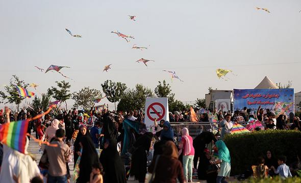 تصاویر : جشن بادبادکها در برج میلاد