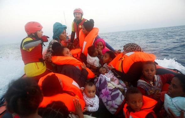 تصاویر : عملیات نجات مهاجران از آب‌های مدیترانه