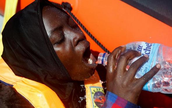 تصاویر : عملیات نجات مهاجران از آب‌های مدیترانه