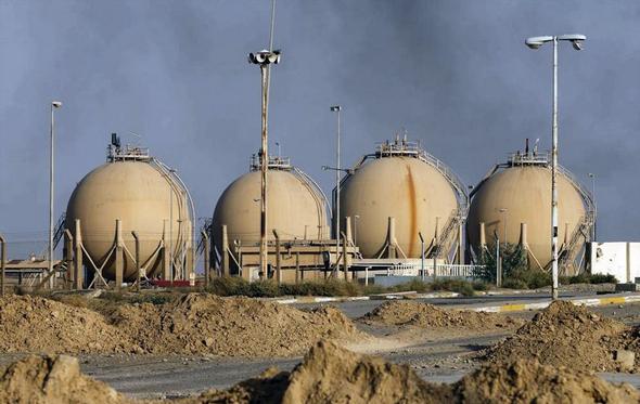 تصاویر : بازپس‌گیری مناطق نفتی از داعش