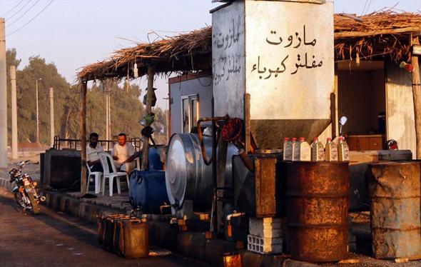 تصاویر : بازپس‌گیری مناطق نفتی از داعش