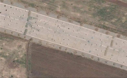 بمب‌ گذاری مسیرهای حیاتی و فرودگاه موصل توسط داعش+تصاویر