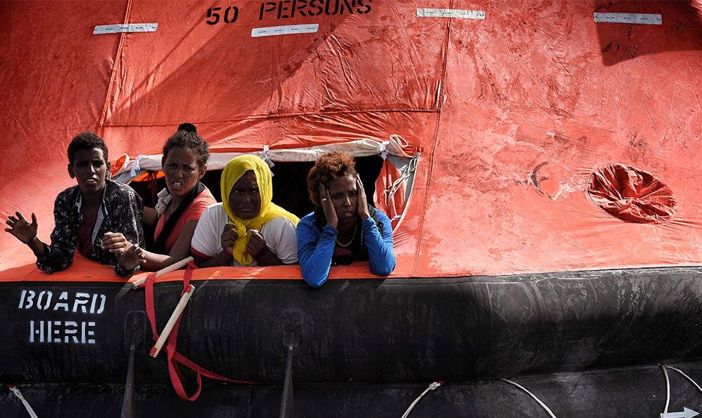 تصاویر : نجات پناهجویان توسط گارد ساحلی ایتالیا