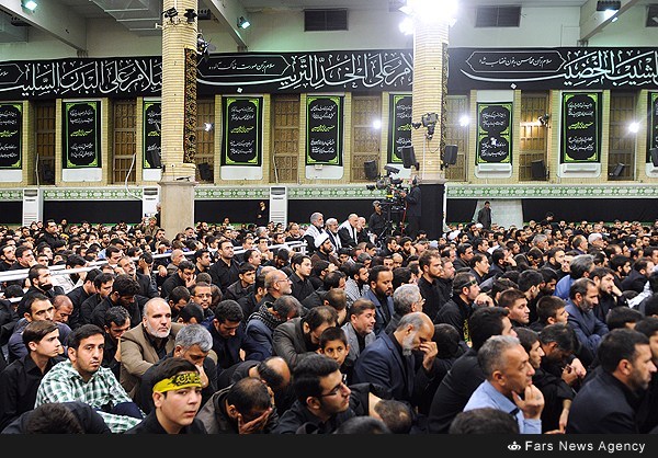 برگزاری اولین شب عزای حسینی در حسینیه امام(ره) + تصاویر