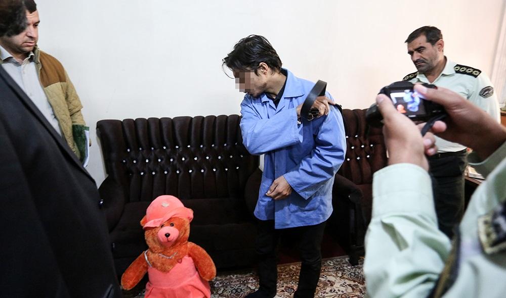 تصاویر : بازسازی صحنه قتل کودک توسط پدر و نامادری