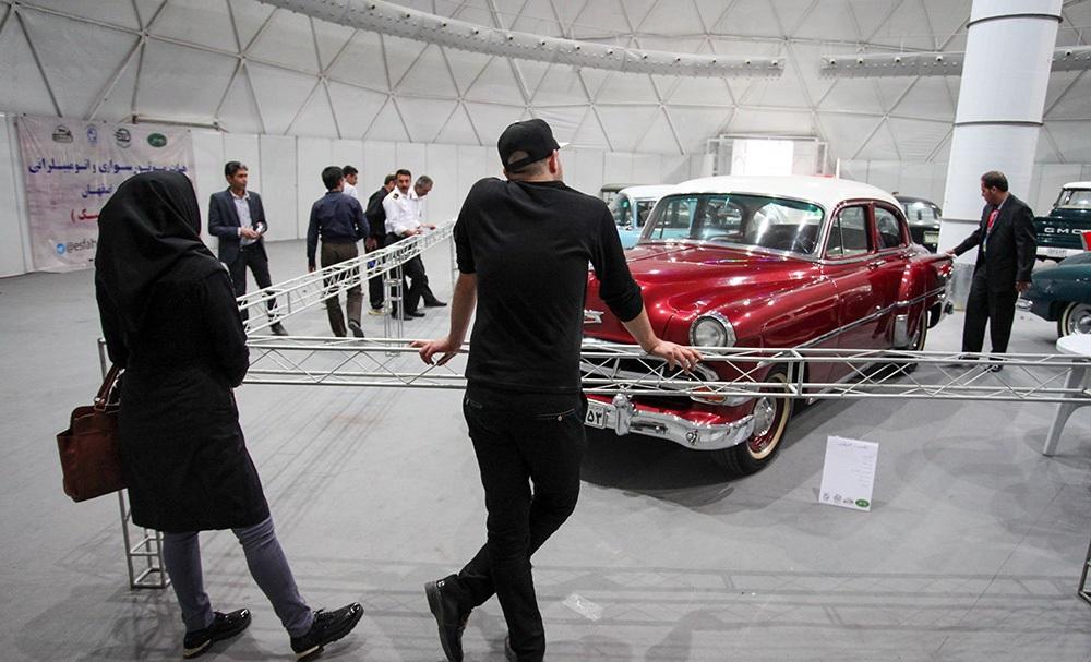 تصاویر : نمایشگاه خودروهای کلاسیک در اصفهان
