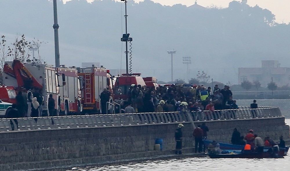 تصاویر : سقوط بالگرد در درياچه چيتگر