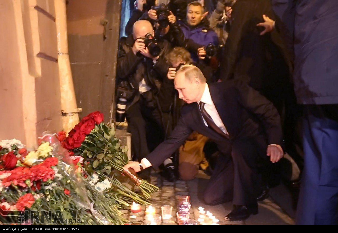 عکس/ادای احترام پوتین به قربانیان حادثه تروریستی متروی سن پترزبورگ