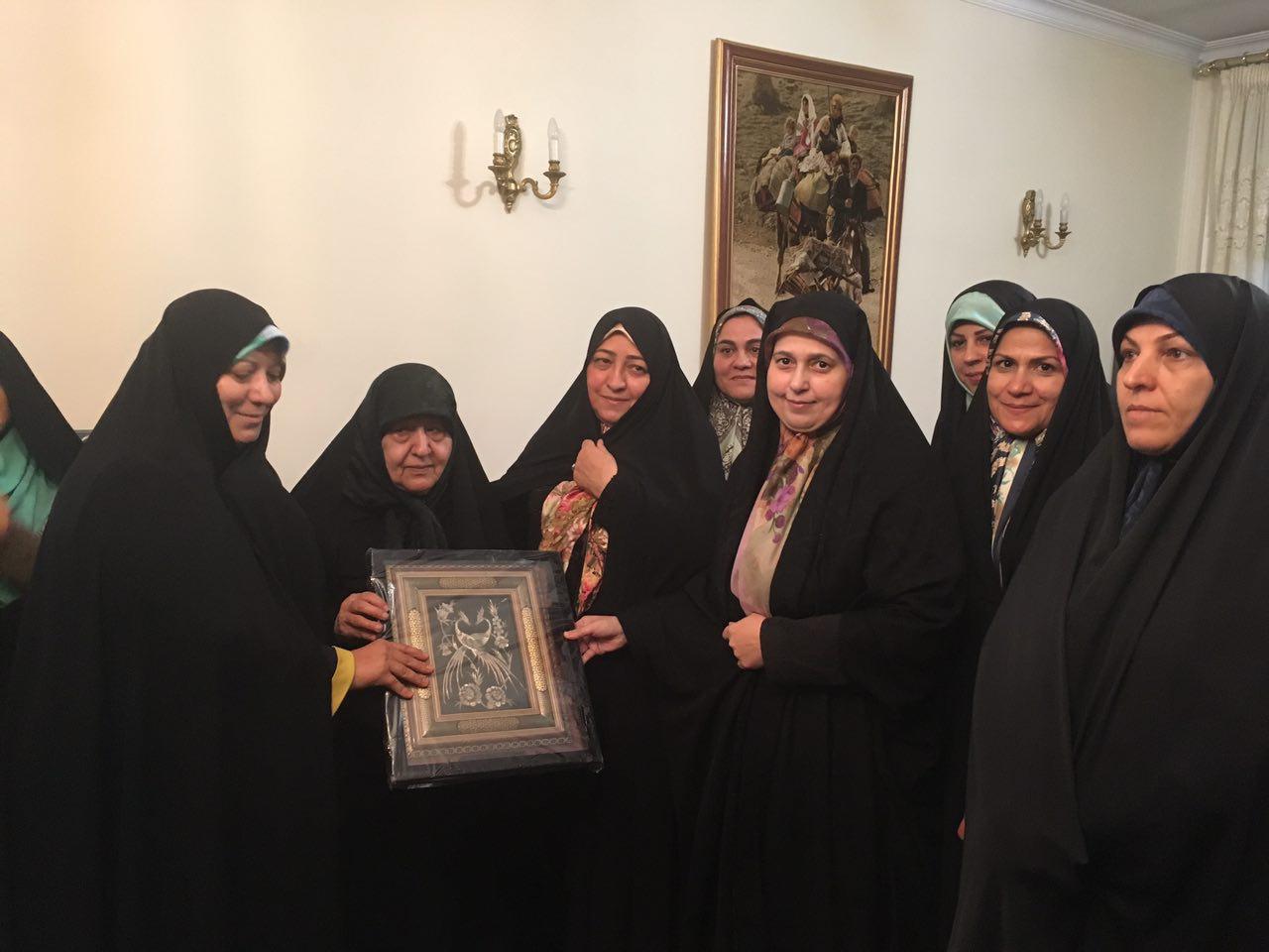 عکس/دیدار فراکسیون زنان مجلس با همسر مرحوم ایت اله هاشمی رفسنجانی