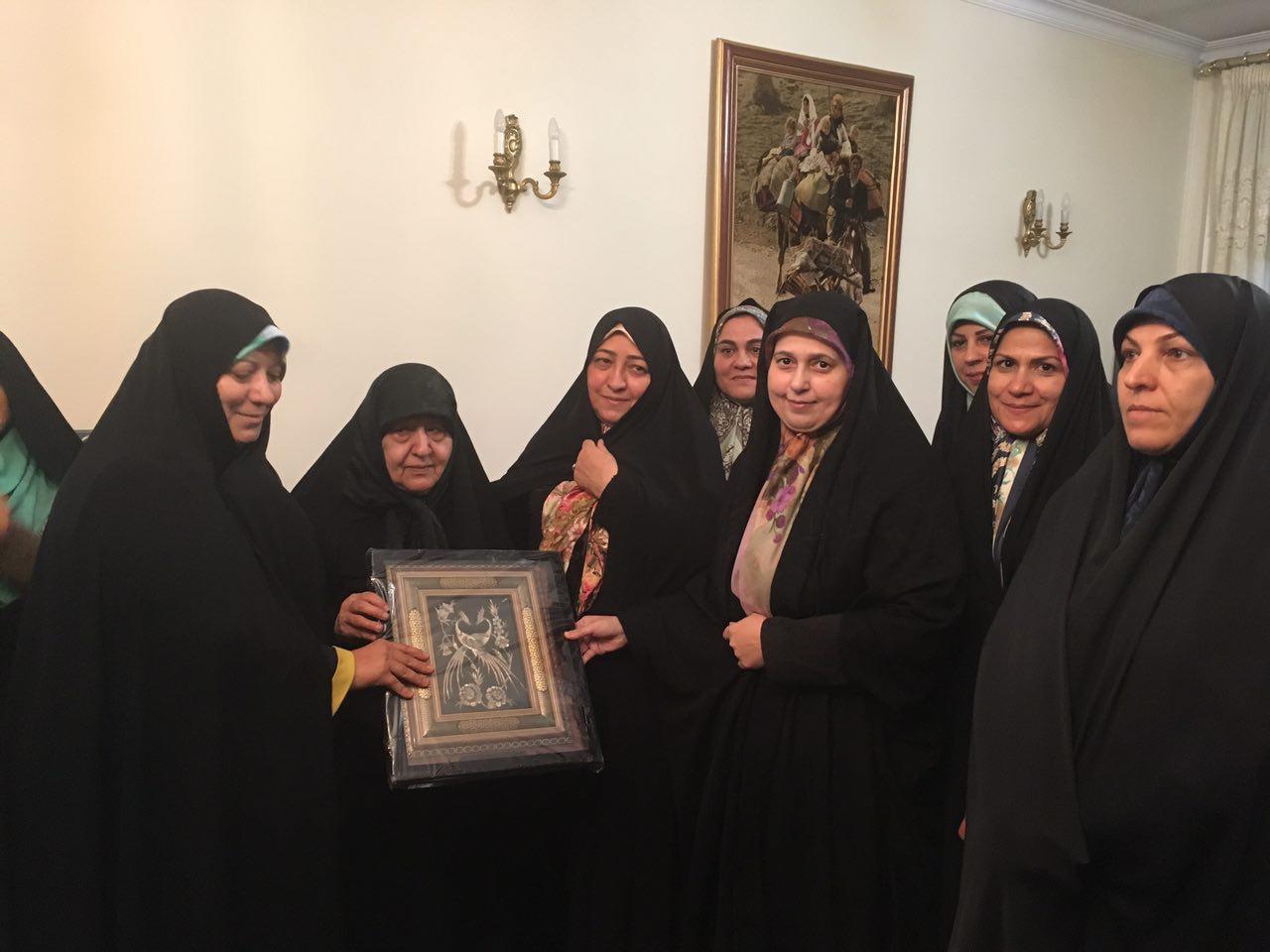 عکس/دیدار فراکسیون زنان مجلس با همسر مرحوم ایت اله هاشمی رفسنجانی عکس/دیدار فراکسیون زنان مجلس با همسر مرحوم ایت اله هاشمی رفسنجانی