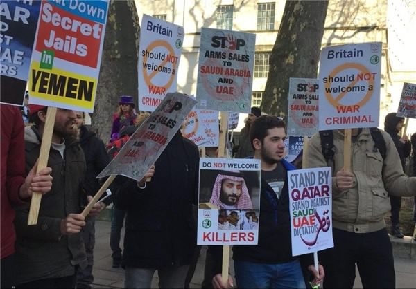 معترضان به سفر «بن سلمان» به لندن مقابل دفتر نخست‌وزیر انگلیس تظاهرات کردند