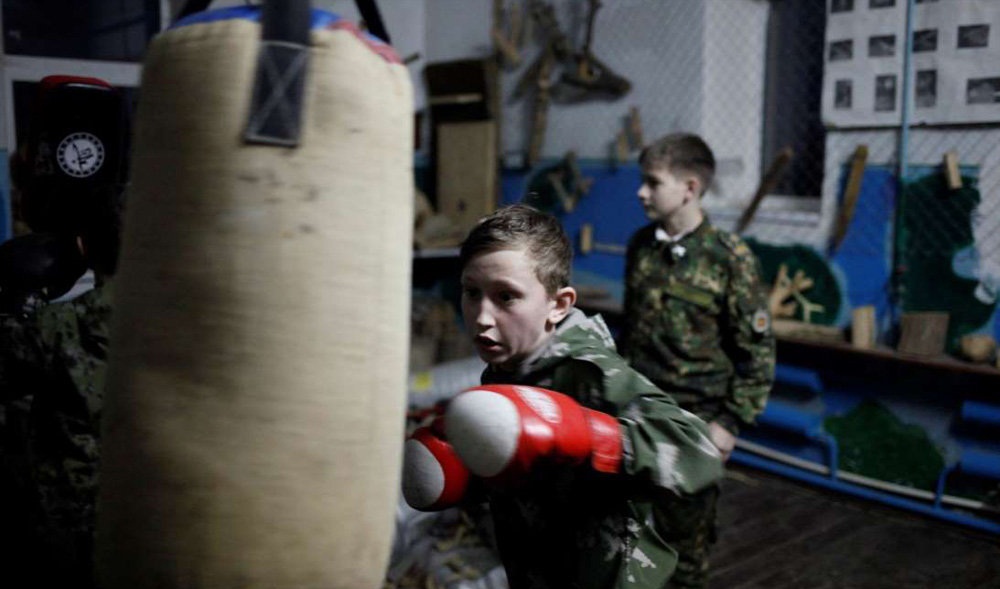 تصاویر : آموزش های نظامی نواجوانان روس‎