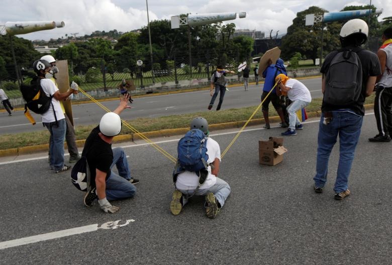 تصاویر : درگیری پلیس و مردم در اعتراضات خیابانی علیه رئیس‌جمهور ونزوئلا