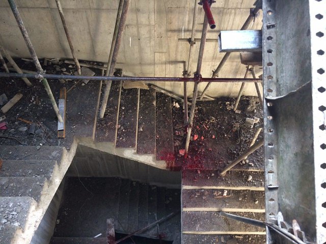 مرگ کارگر ساختمانی در اثر سقوط از ارتفاع در سمنان/عکس