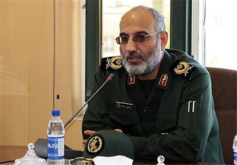 آقای روحانی! چرا در شوی تبلیغاتی شما دختران و پسران پایکوبی و آوازخوانی میکردند؟! چرا باید سران فتنه ای که ممنوع التصویرند را تطهیر کنیم؟ آقای روحانی! چرا در شوی تبلیغاتی شما دختران و پسران پایکوبی و آوازخوانی میکردند؟! چرا باید سران فتنه ای که ممنوع التصویرند را تطهیر کنیم؟