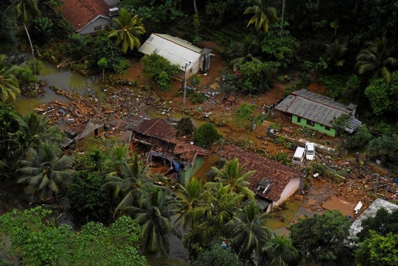 تصاویر : ۱۰۰ کشته و ۷۵ هزار بی‌خانمان در سیل ویرانگر سریلانکا