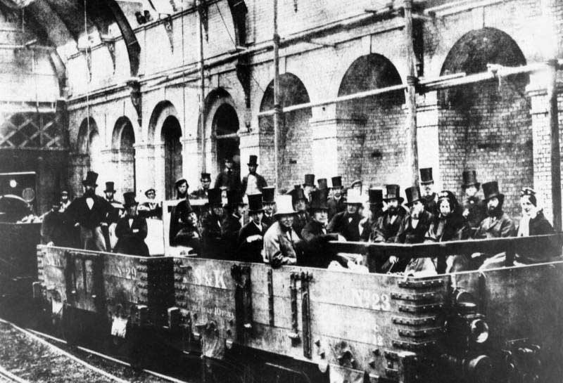 عکس/اولین متروی لندن در ۱۵۴ سال پیش