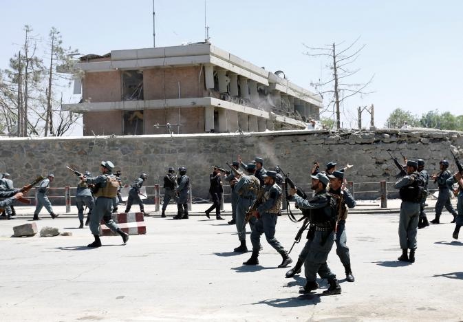 تصاویر : درگیری مرگ‌بار مردم افغانستان و پلیس در اعتراض به بی‌کفایتی دولت
