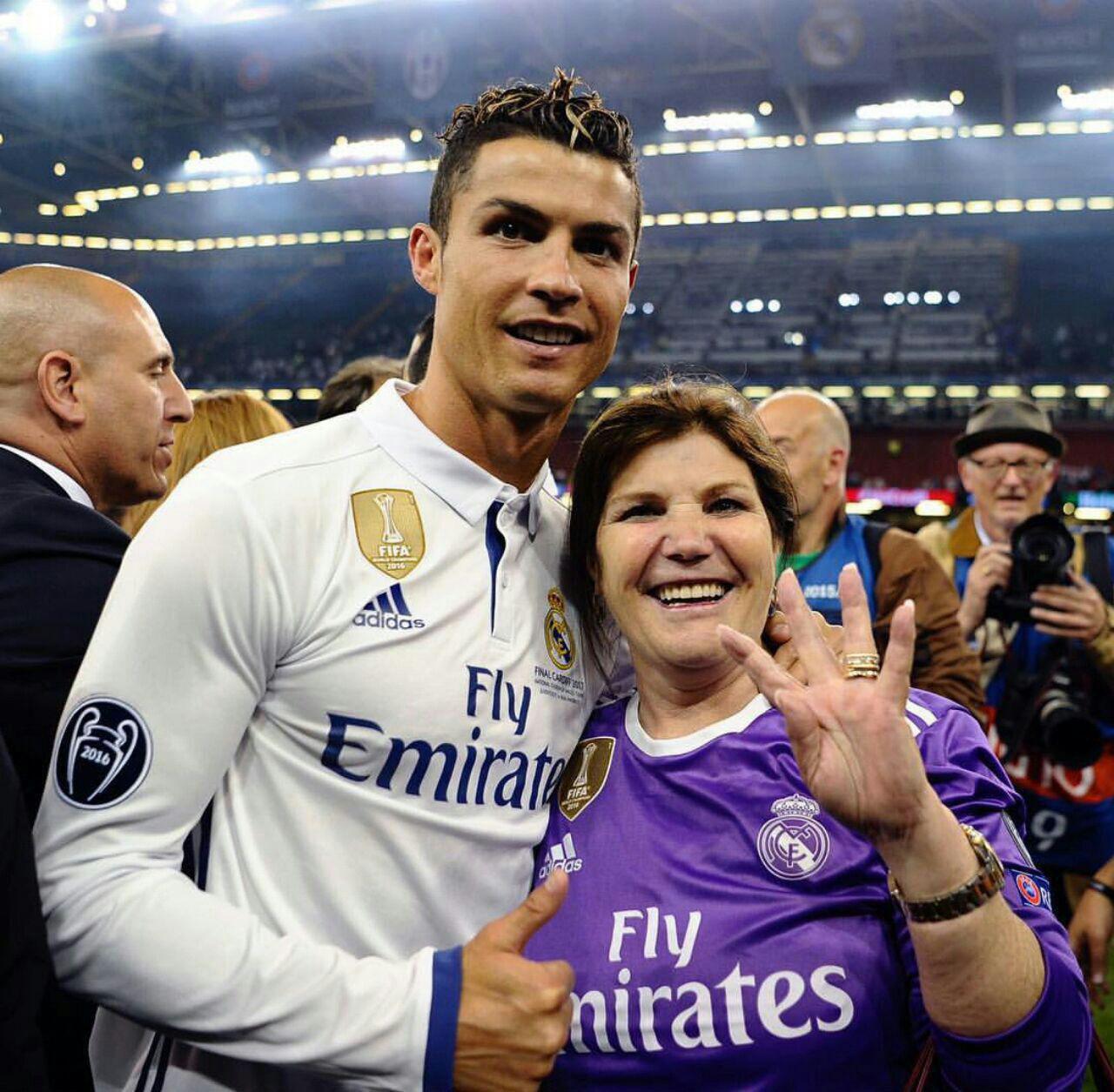 عکس/ مادر رونالدو در جشن چهارمین قهرمانی اروپایی پسرش