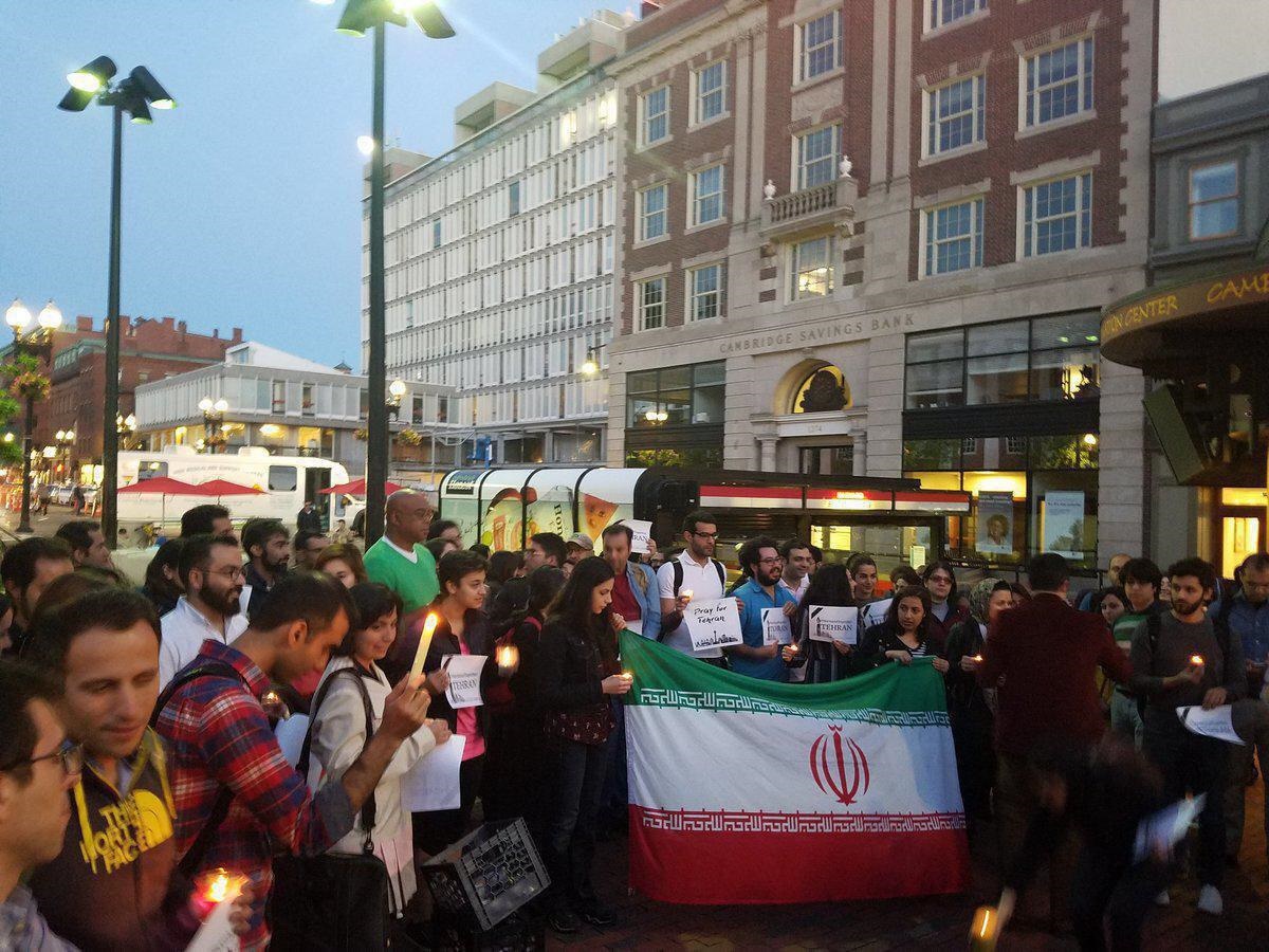 عکس / همدردی ایرانیان مقیم بوستون با قربانیان حملات تروریستی تهران
