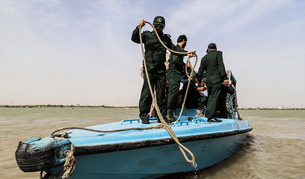 تصاویر : ورود پیکر ۱۳۵ شهید دوران دفاع مقدس از مرز آبی اروند