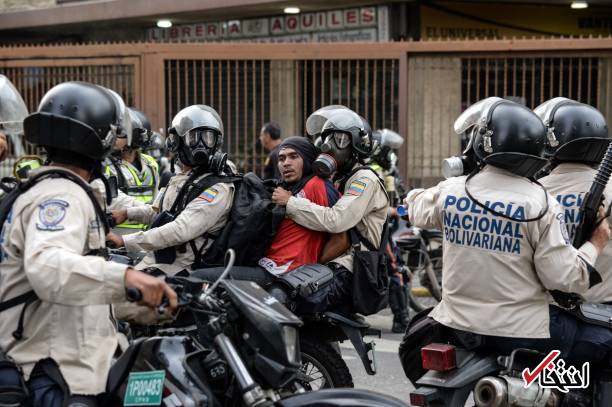 تصاویر : پلیس ونزوئلا معترضان را با موتور شکار می‌کند