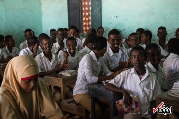 تصاویر : اختلاط دختران با پسران بزرگ در مدارس ابتدایی سومالی