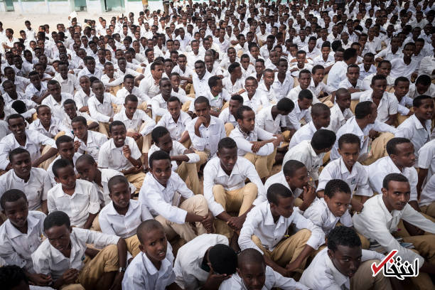 تصاویر : اختلاط دختران با پسران بزرگ در مدارس ابتدایی سومالی