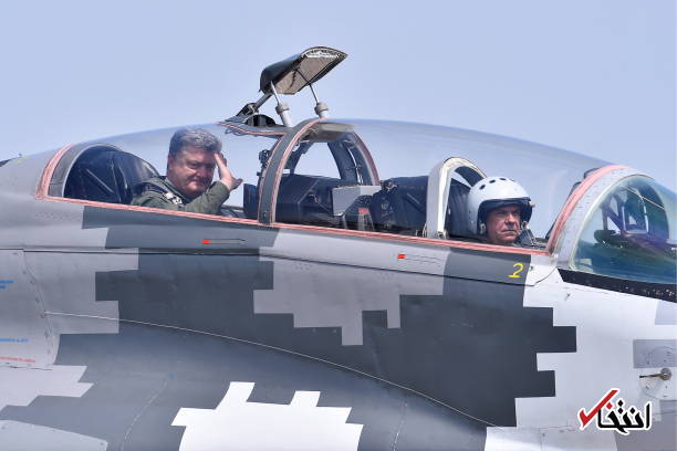 عکس/ پرواز رییس‌جمهور اوکراین با یک جنگنده