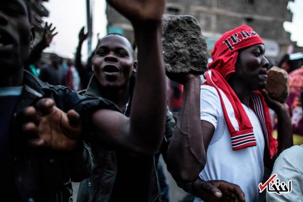 تصاویر : سلاح‌های معترضان به نتایج انتخابات در حلبی‌آباد کنیا