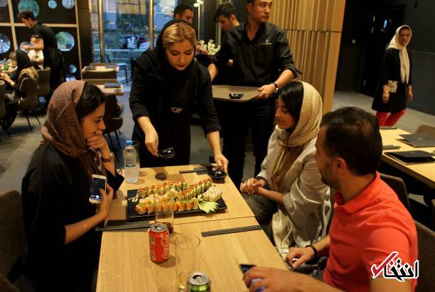 تصاویر : گزارش خبرگزاری فرانسه از ورود سوشی شاپ به تهران