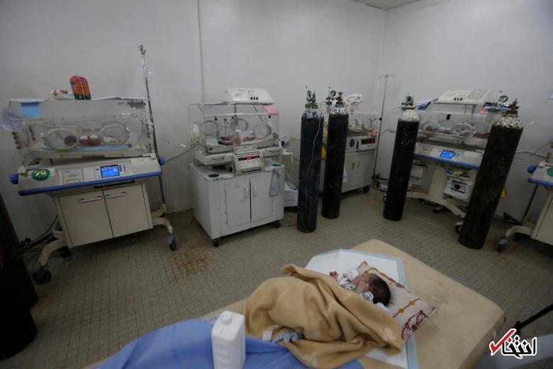 عکس/ تولد در زایشگاه تخریب شده موصل