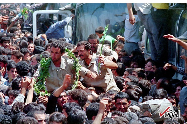 تصاویر : ورود آزادگان سرافراز به میهن اسلامی؛ مردان مجاهد و مقاوم