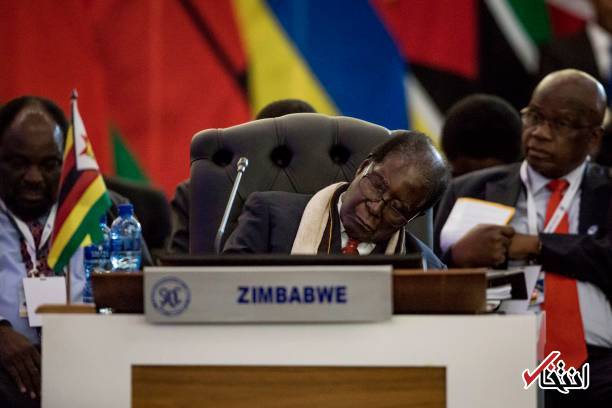 عکس/ خوابیدن رابرت موگابه در اجلاس کشورهای مشترک‌المنافع