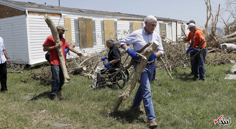 عکس/ کمک‌رسانی معاون ترامپ در ایالت طوفان‌زده تگزاس
