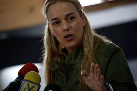 همسر رهبر مخالفان ونزوئلا ممنوع‌الخروج شد