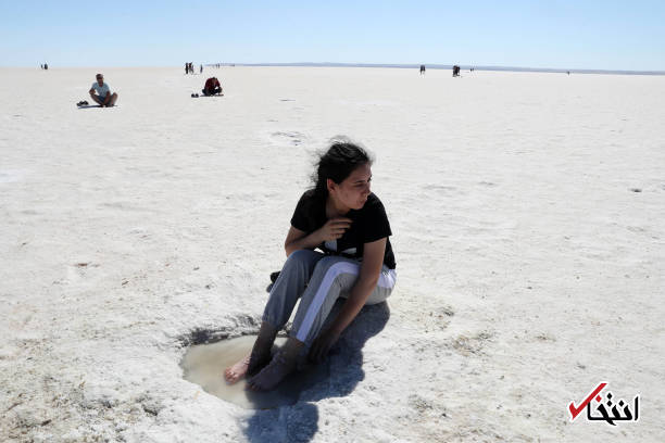 عکس/ گردشگران در دریاچه نمک ترکیه